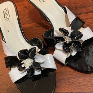 Anthropologie Seychelles Women 8 Wedge 3" heel Slip on Flower black white